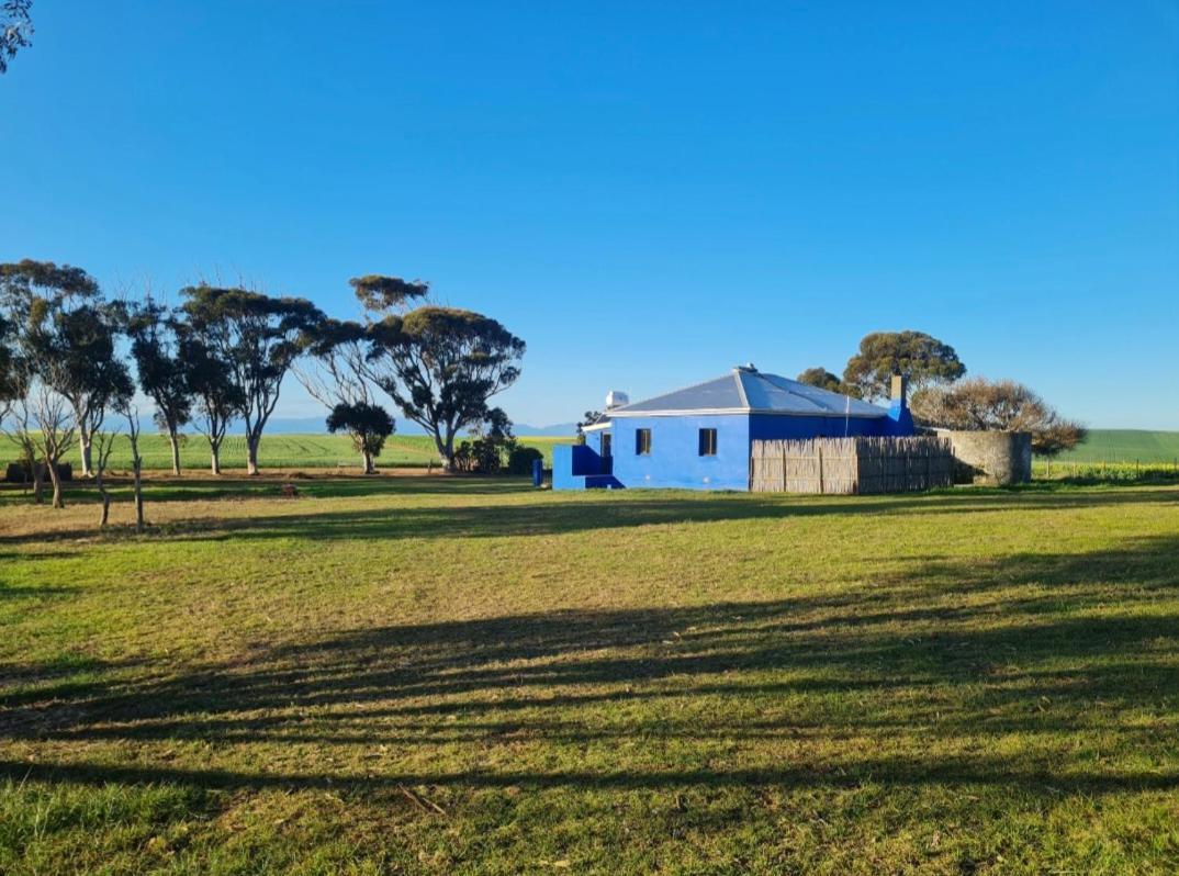 Die Blouhuis Farmhouse Retreat With A Hot Tub Cloeteskraal Bagian luar foto
